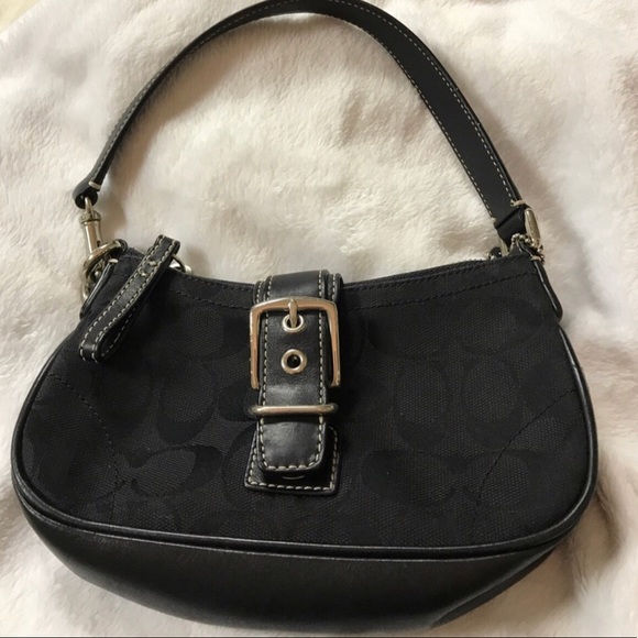 Coach Handbags - ⭐️HP⭐️Black Coach Purse 🖤